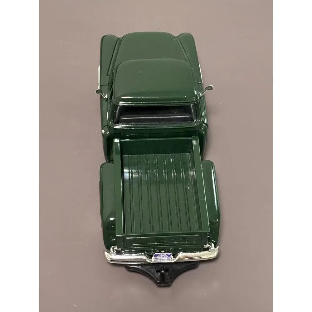 Motor Max 1955 Chevrolet Pickup 1:24 Diecast Dark Green No. 68064 With Tow Hook